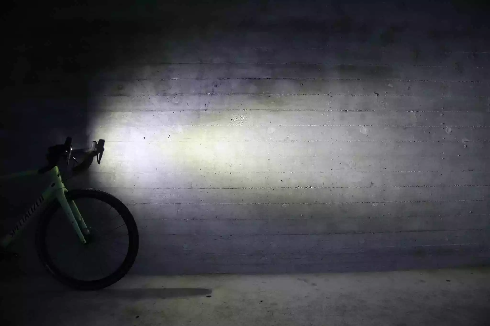 APOLLO 500 Scheinwerfer , Schwarz Von VELOPLUS SWISS DESIGN 5 APOLLO 500 Scheinwerfer , Schwarz Von VELOPLUS SWISS DESIGN – Bild 5