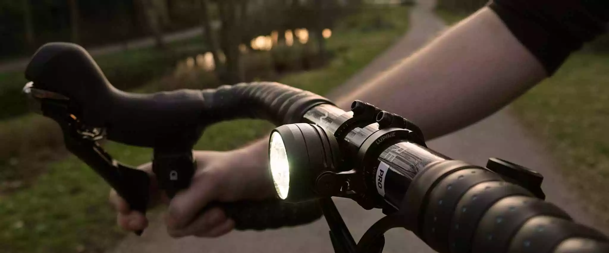 SL NANO AF 5 Auf-/Abblendlicht 1100lm, Schwarz Von LUPINE 8 SL NANO AF 5 Auf-/Abblendlicht 1100lm, Schwarz Von LUPINE – Bild 8