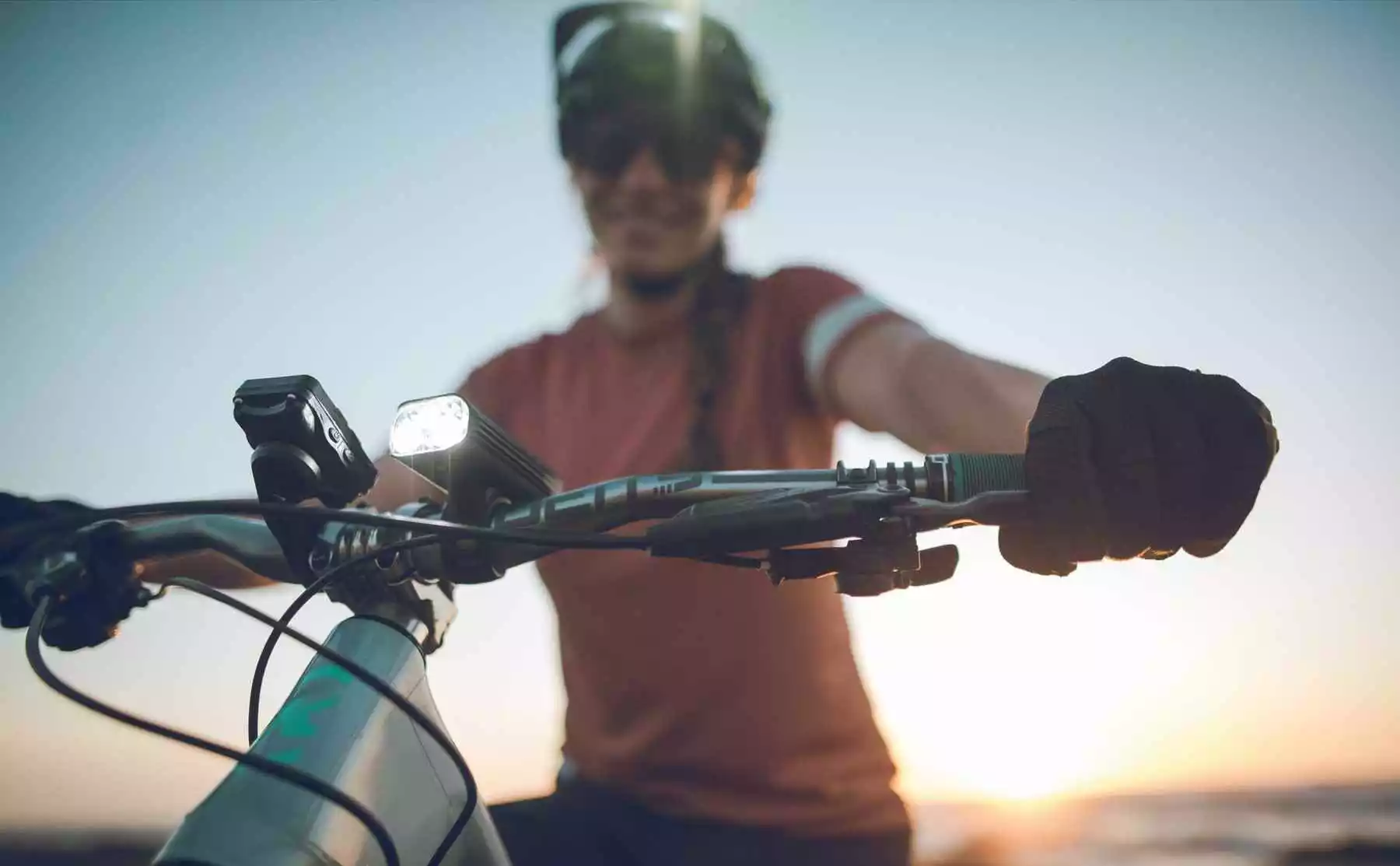 MACRO DRIVE 1300XL / STRIP PRO Lichtset, Schwarz Von LEZYNE 4 MACRO DRIVE 1300XL / STRIP PRO Lichtset, Schwarz Von LEZYNE – Bild 4