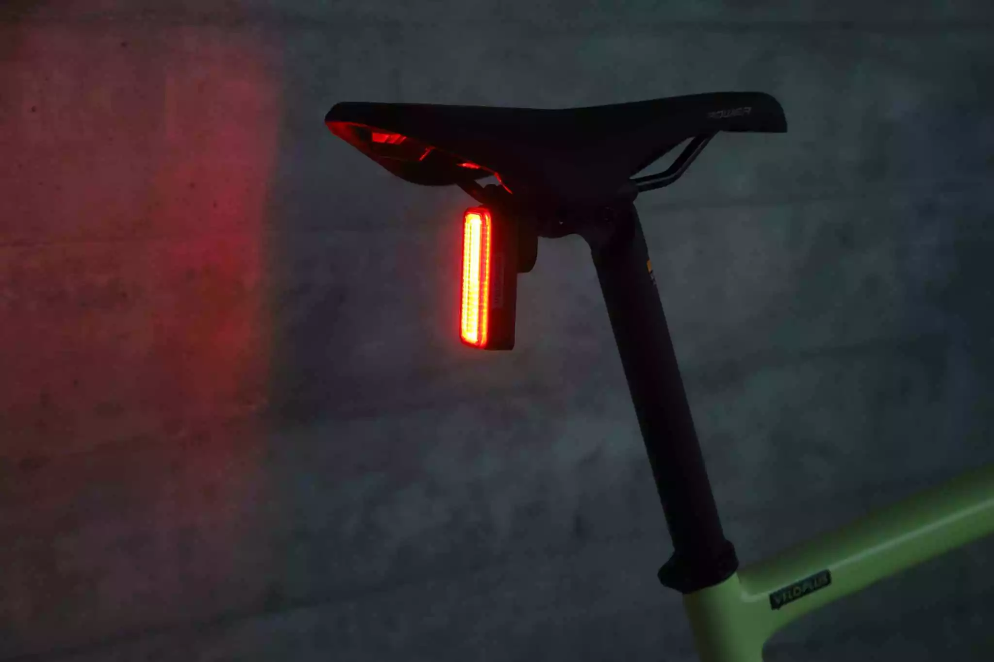 SICHTBAR PRO Rücklicht 60 Lumen, Schwarz Von VELOPLUS SWISS DESIGN 4 SICHTBAR PRO Rücklicht 60 Lumen, Schwarz Von VELOPLUS SWISS DESIGN – Bild 4